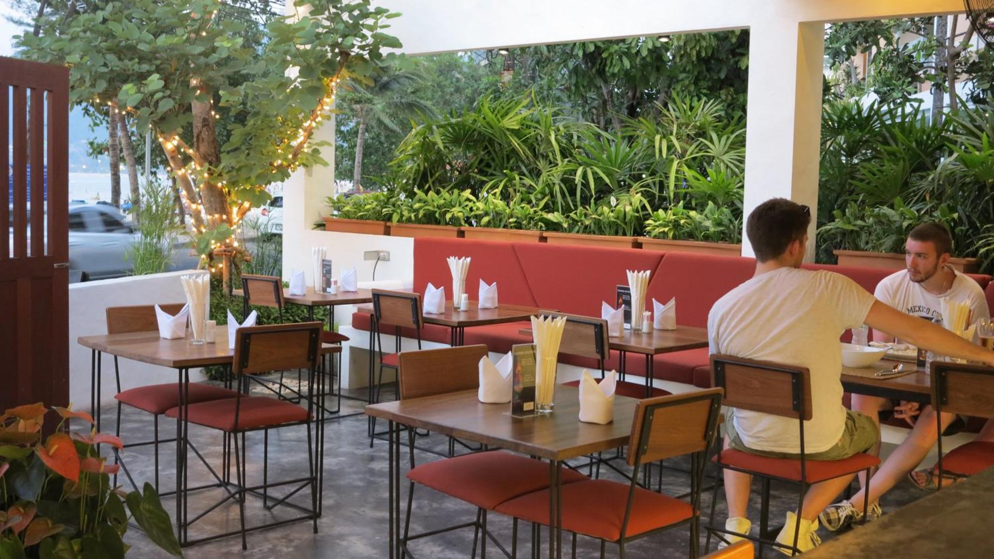 The Front Hotel And Apartments Patong Экстерьер фото